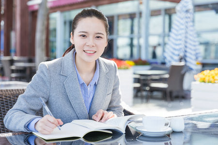 2026數字經濟與產業創新中外合辦招生對象有哪些？